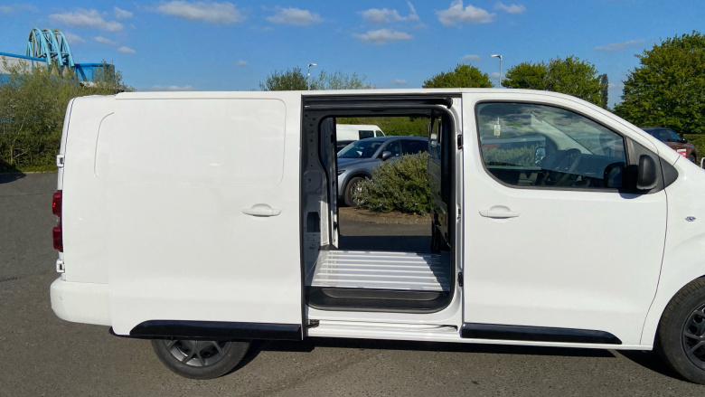 Vauxhall Vivaro L2 Diesel 1.5 Turbo D 120 Pro H1 Van